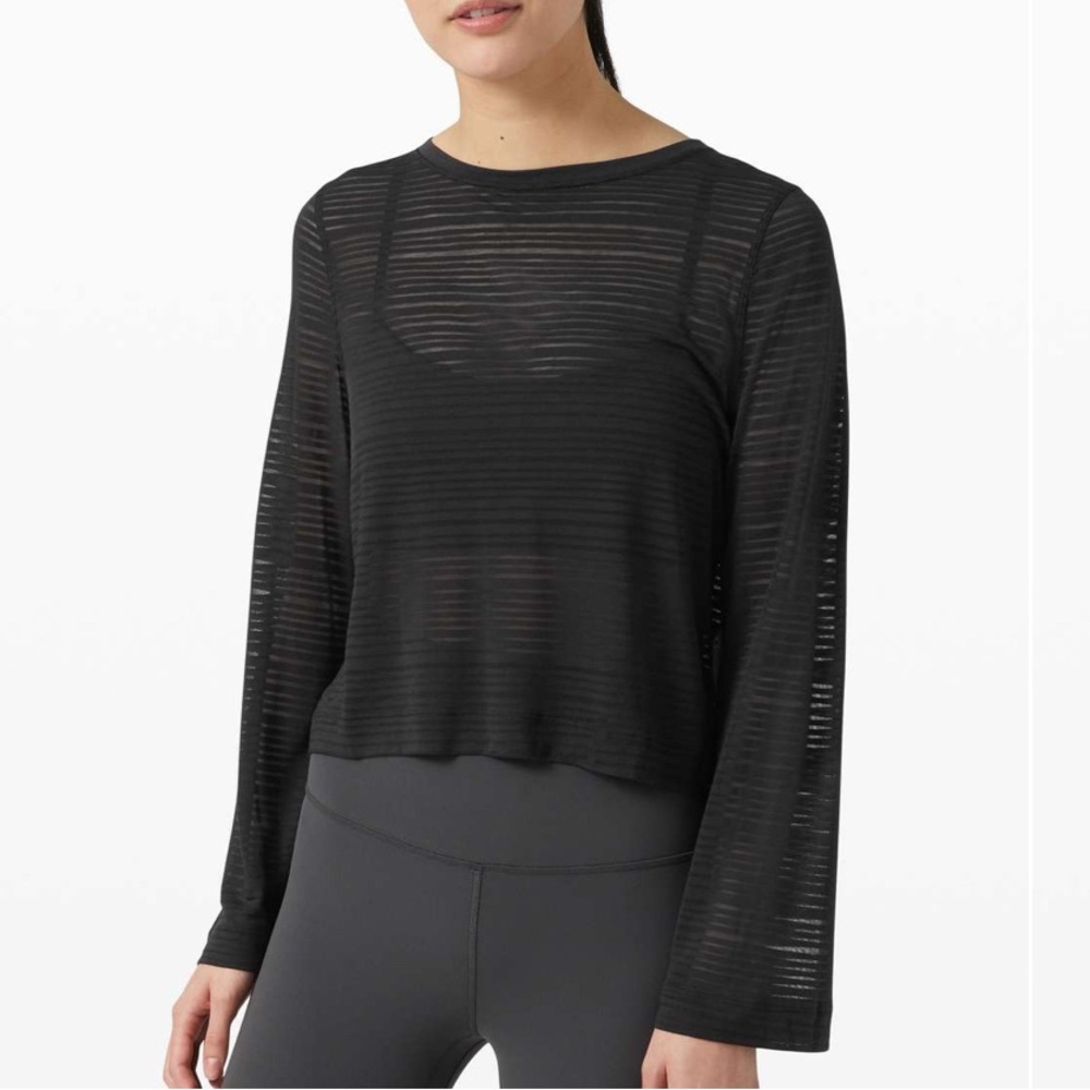 Lululemon Clear and Present Long Sleeve in Black. Size 6